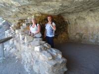 Walnut                                  canyon cliff dwellings